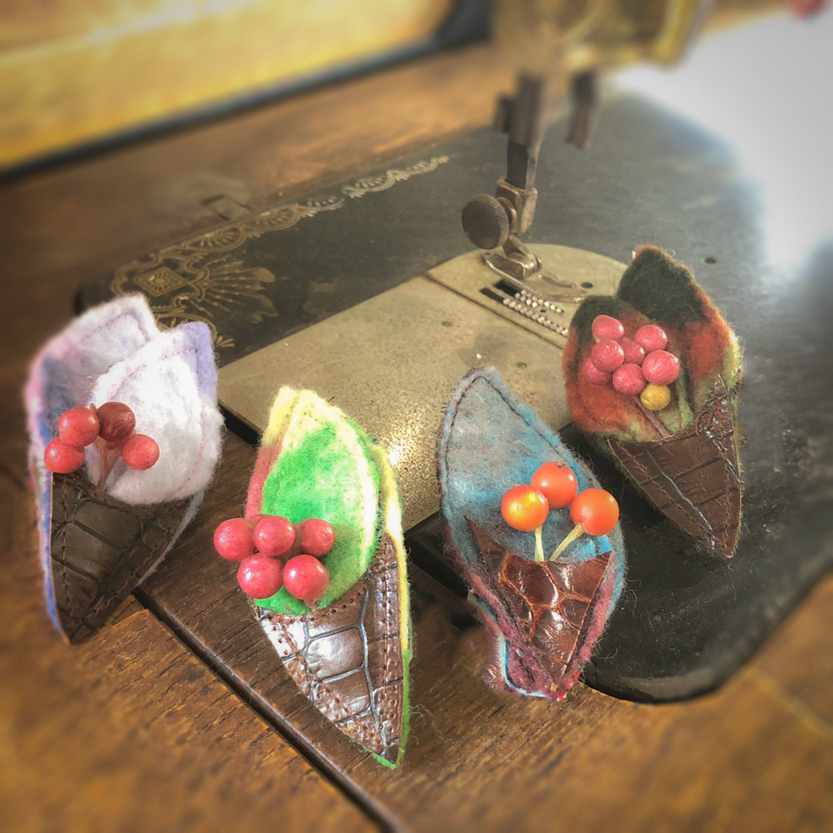 ラペルピン ピンズ フェルト 木の葉シリーズ【暮らすぱいす】